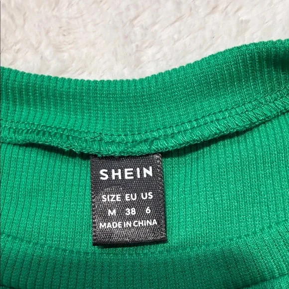 ADD ON ITEM 💕SHEIN Emerald Green Puff Sleeve Crop Top - Picture 2 of 3